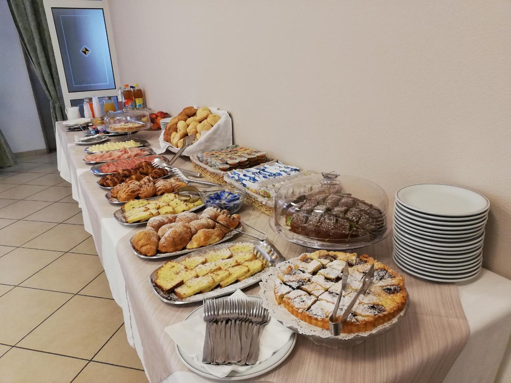 Hotel La Bella Vita Rimini Bagian luar foto