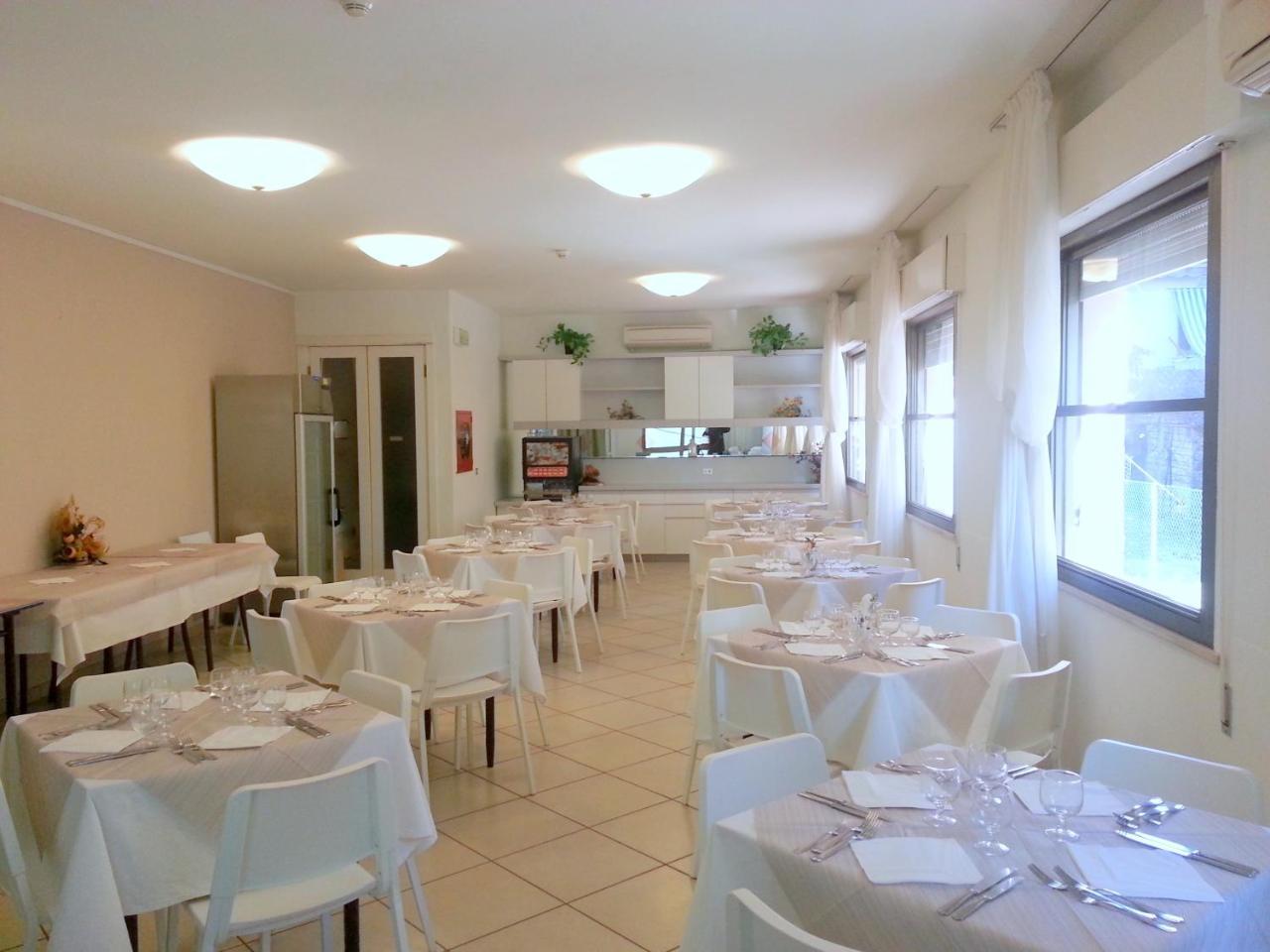 Hotel La Bella Vita Rimini Bagian luar foto