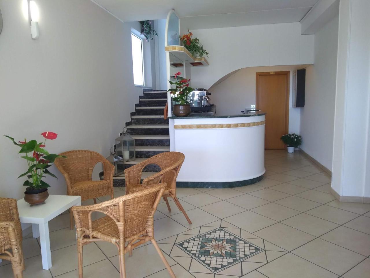 Hotel La Bella Vita Rimini Bagian luar foto