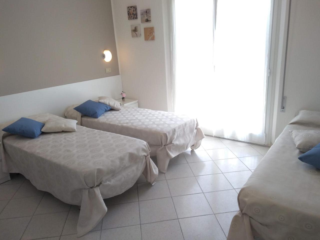 Hotel La Bella Vita Rimini Bagian luar foto