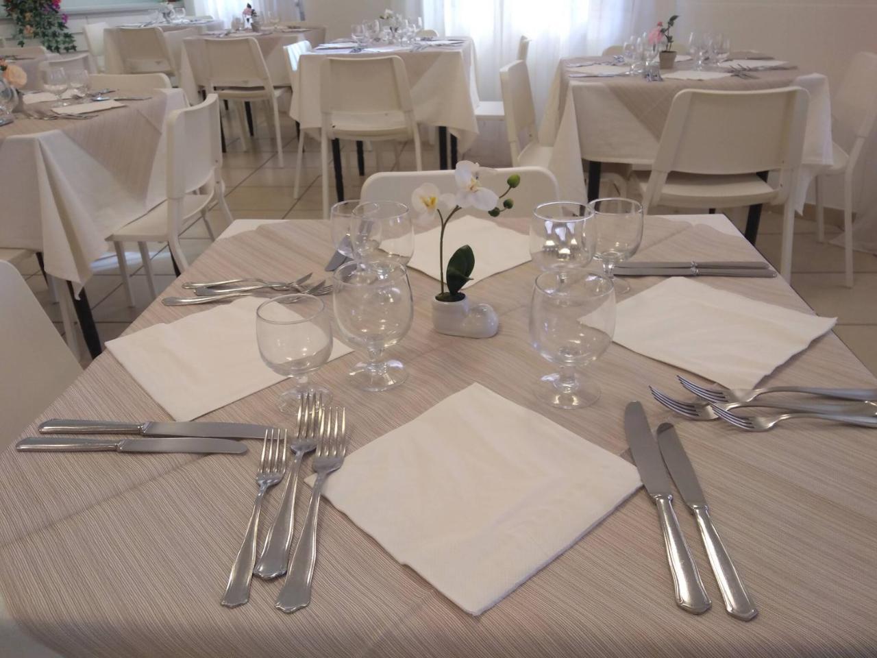 Hotel La Bella Vita Rimini Bagian luar foto