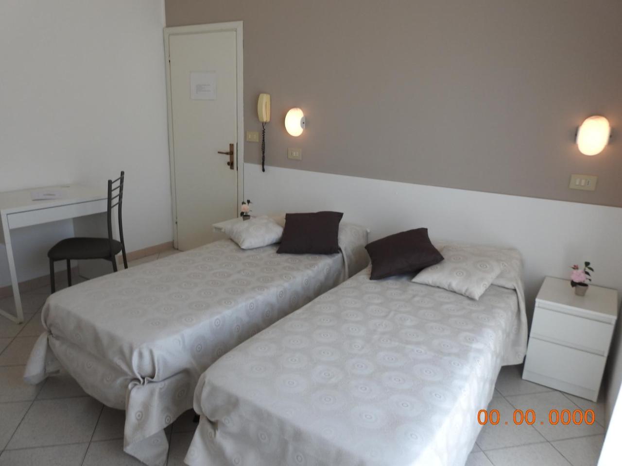 Hotel La Bella Vita Rimini Bagian luar foto