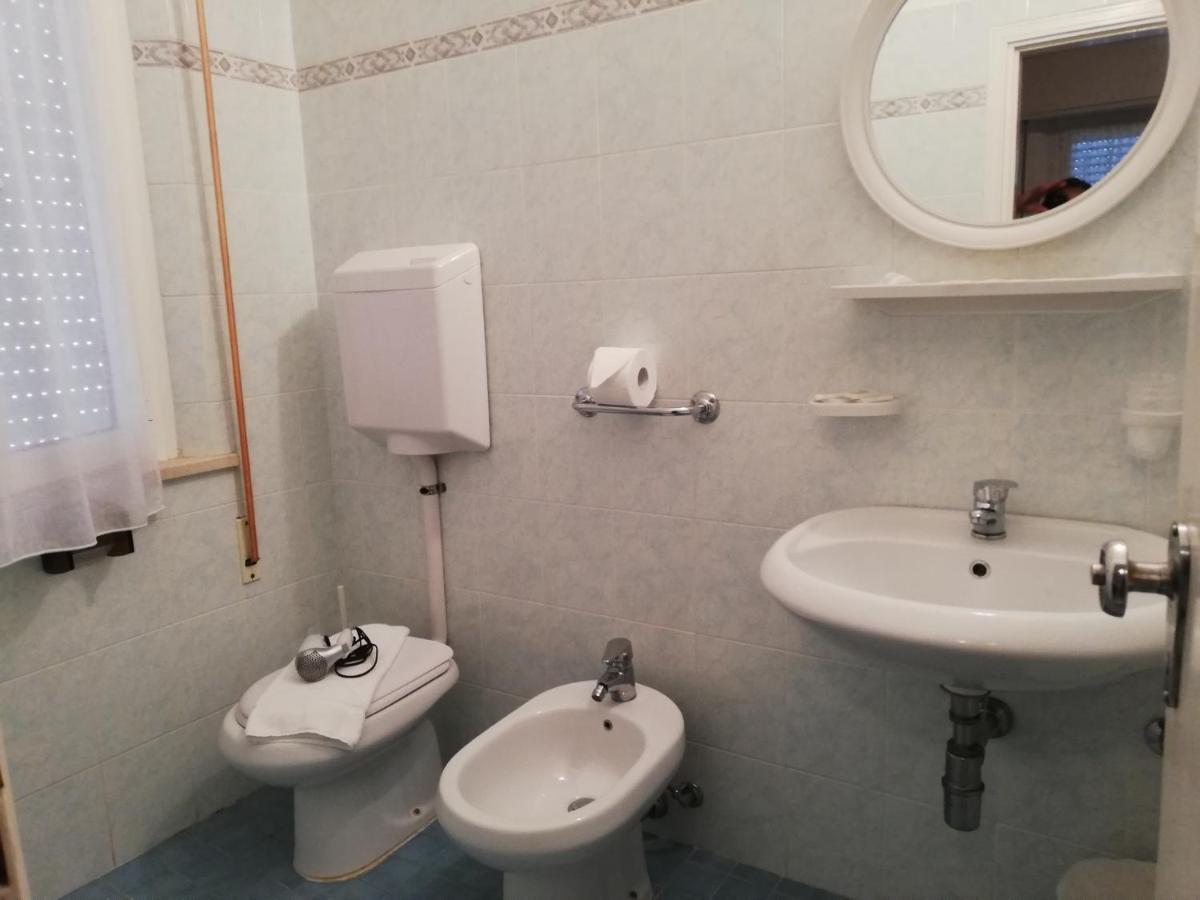 Hotel La Bella Vita Rimini Bagian luar foto