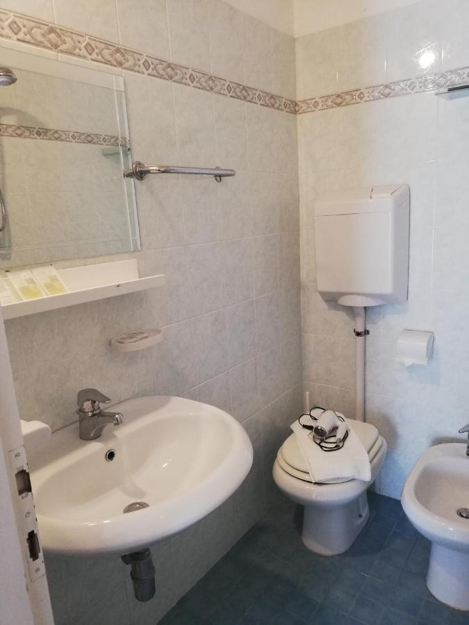 Hotel La Bella Vita Rimini Bagian luar foto
